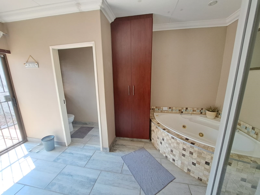 5 Bedroom Property for Sale in Waterkloof North West